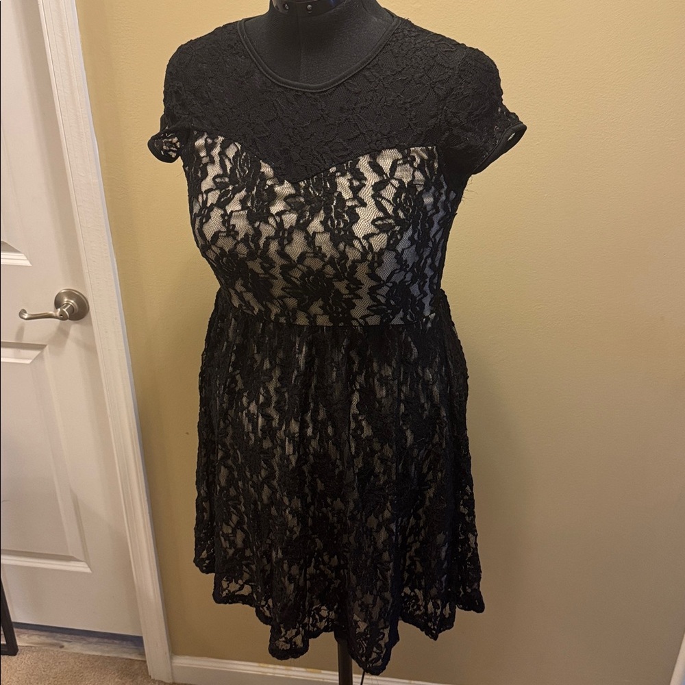 Elegant Black Lace Midi Dress